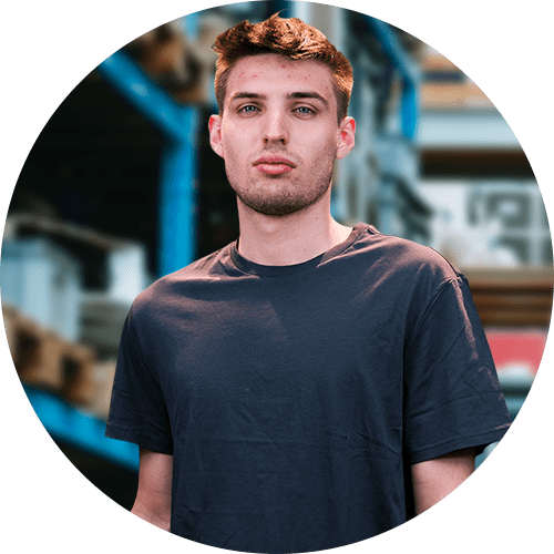 Andrea Belotti, tecnico audio-video con passione per la grafica e innovazione.